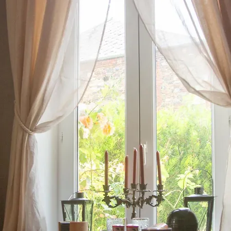 Le Petit Chateau Bed & Breakfast *
