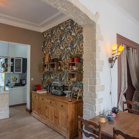 Le Petit Chateau Bed & Breakfast