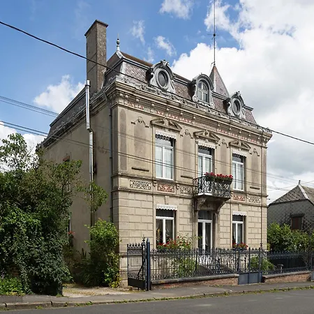 Le Petit Chateau Bed & Breakfast *